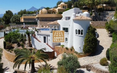 Fantastic villa with panoramic sea views.